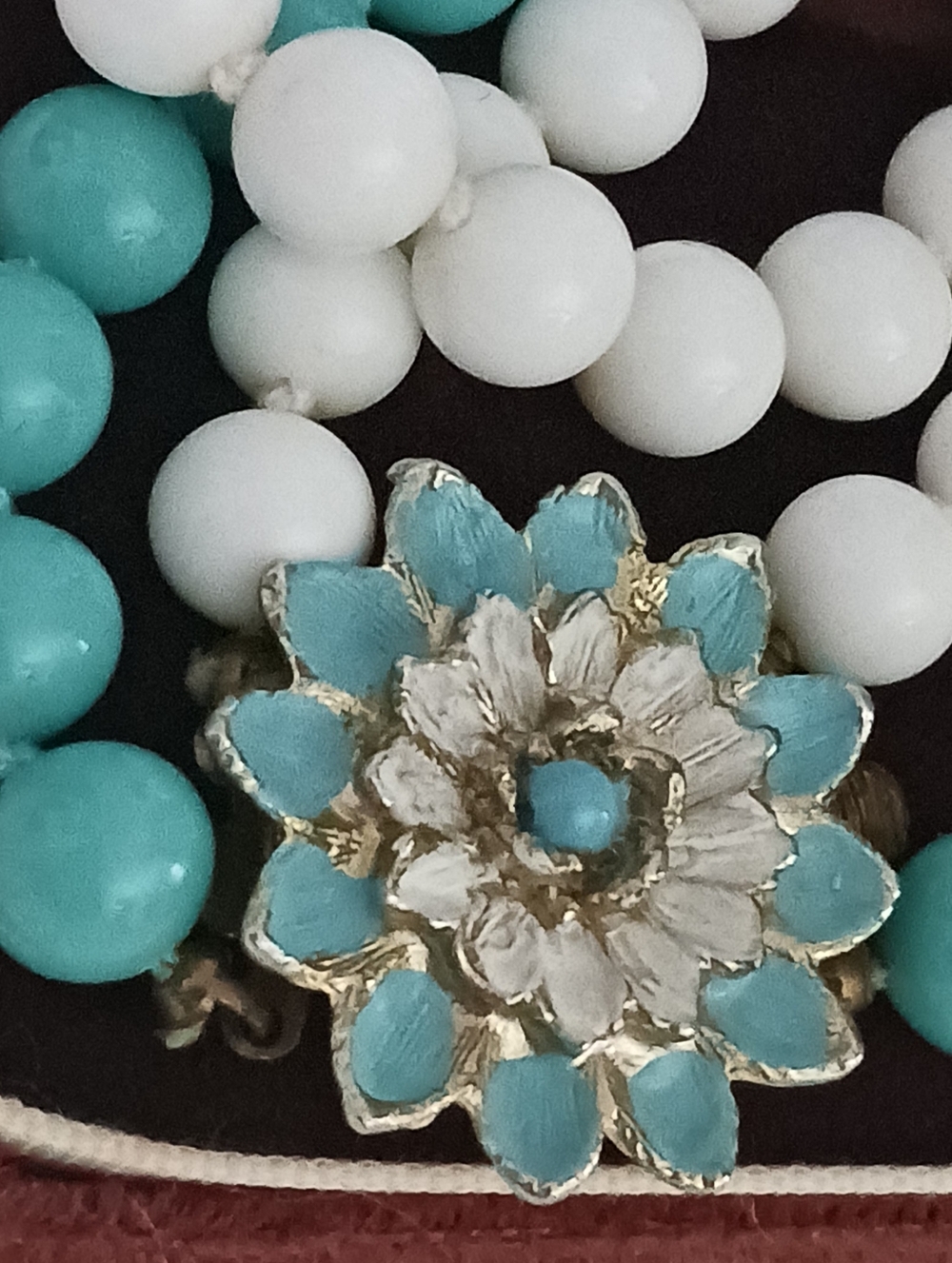Milkglass Necklace Vintage Turquoise and White Glass Beads With Floral Clasp - Picture 3 of 13